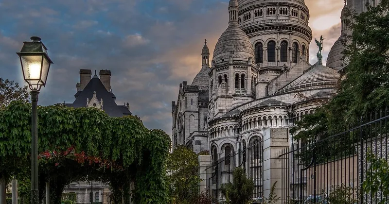 Montmartre Highlights Walk